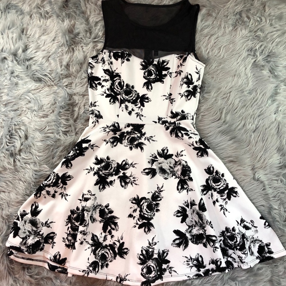 Classy Black and White Flower dress